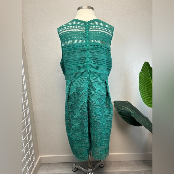 Liza Luxe Green Lace Dress - NEW - Size 26 - Picture 2 of 2